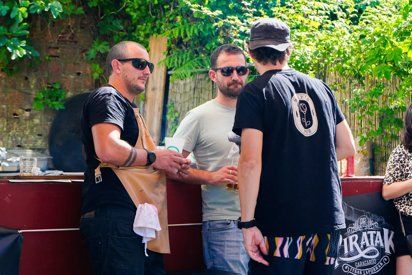 Molly's Pub Biarritz · la terrasse et les Docks