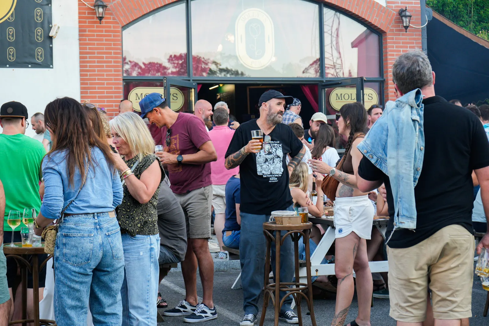 Molly's Pub Biarritz · la terrasse et les Docks