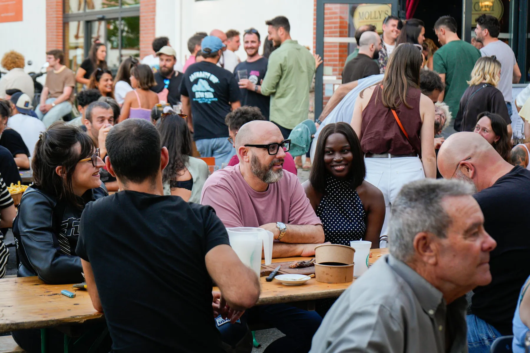 Molly's Pub Biarritz · la terrasse et les Docks